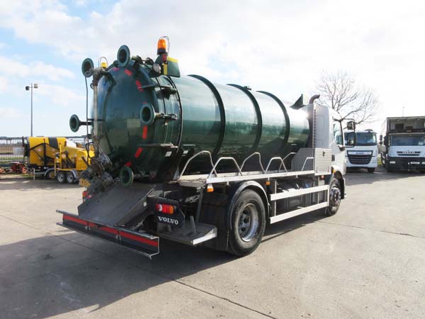 REF 20 - 2015 Volvo Euro 6 2000 gallon vacuum tanker for sale